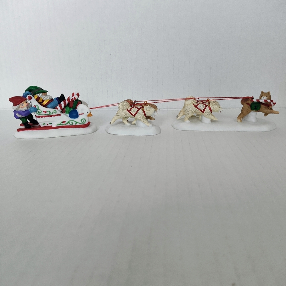 VTG Dept 56 Canine Couriers The North Pole Series Heritage Village Collection